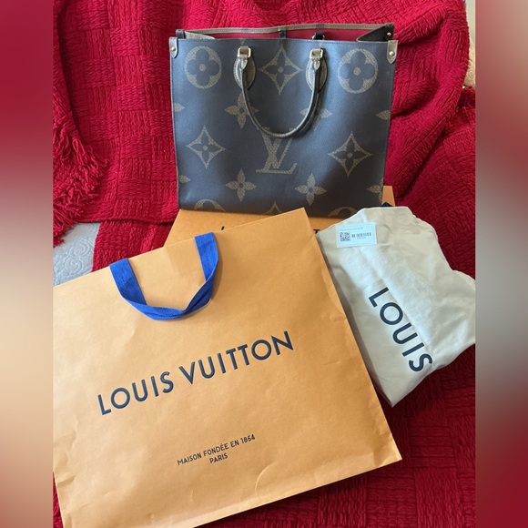 LOUIS VUITTON On The Go GM Large Monogram Tote w Original Dustbag and Bag - Picture 3 of 16
